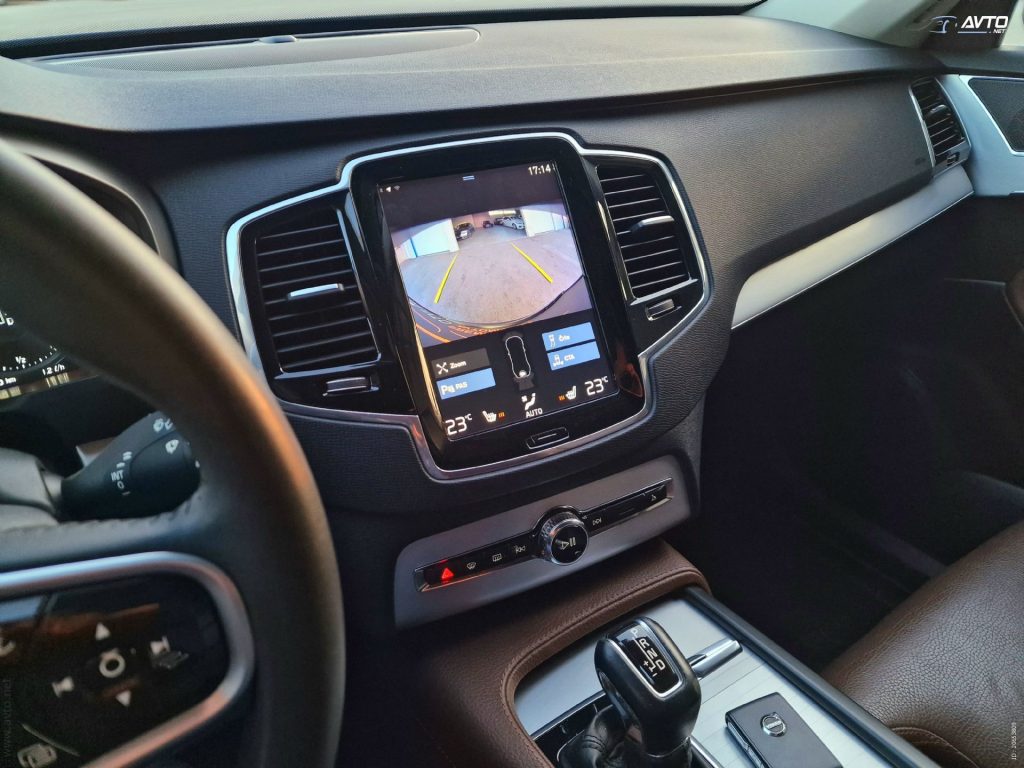 Volvo XC90 D5 AWD A Momentum + Pano. + HUD + Oncall + Alu 20 + Keyless