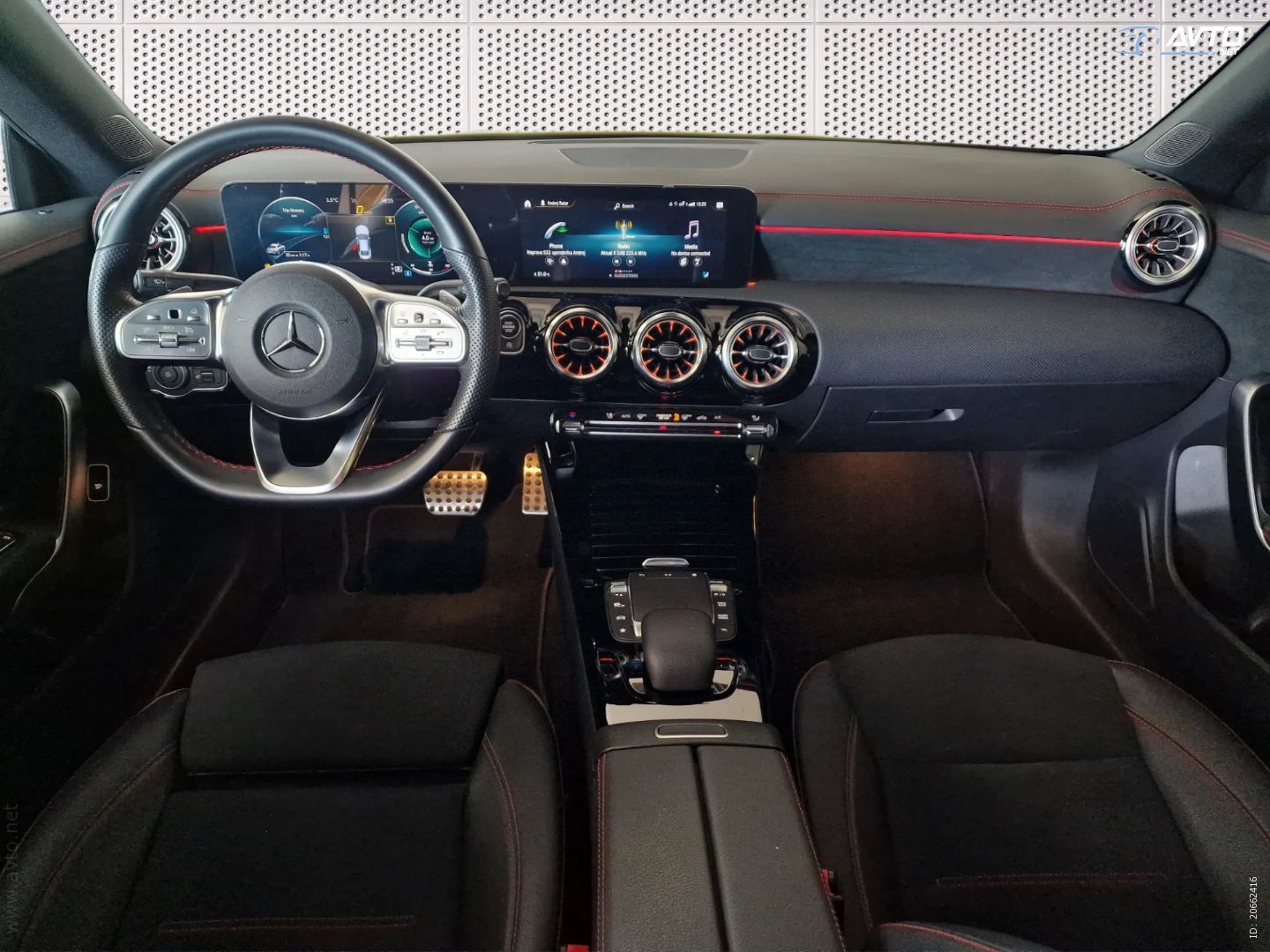 Mercedes-Benz CLA-Razred 180 AMG Line + Pano + DAB + LED + Alu19 + Kamera + Lane Assist